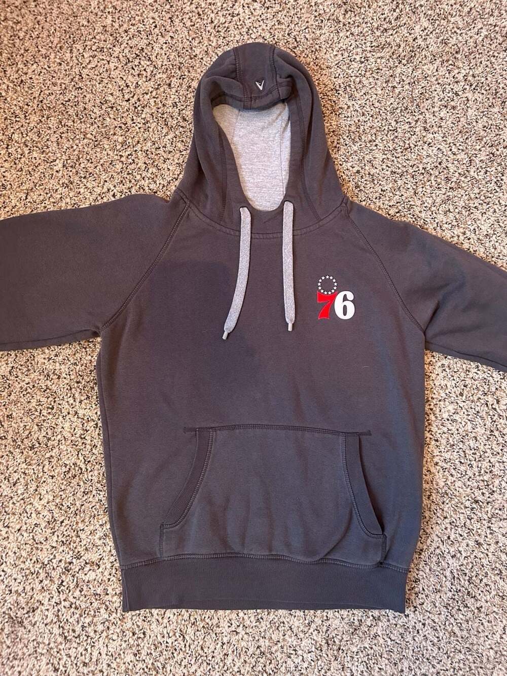 Antigua Philadelphia 76ers Victory Pullover Hoodie Size M Charcoal